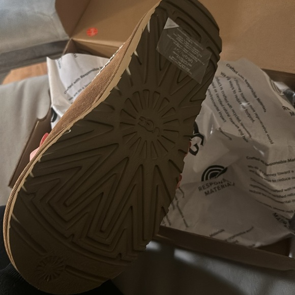 UGG Tasman chestnut (NEW) - Picture 3 of 9